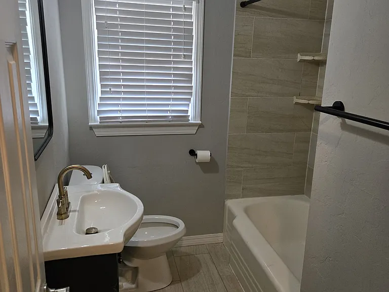 1413 Oxford Way — Photo 7