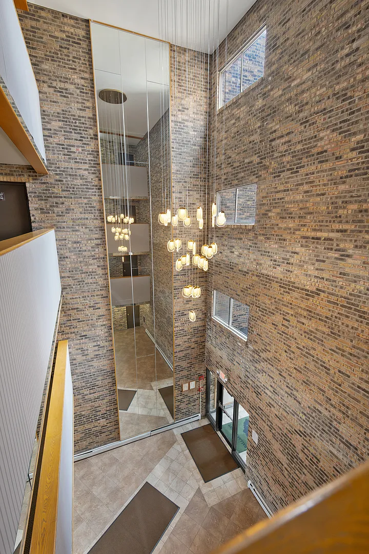 2 bed, 1200 sqft, $2,100 — Photo 3