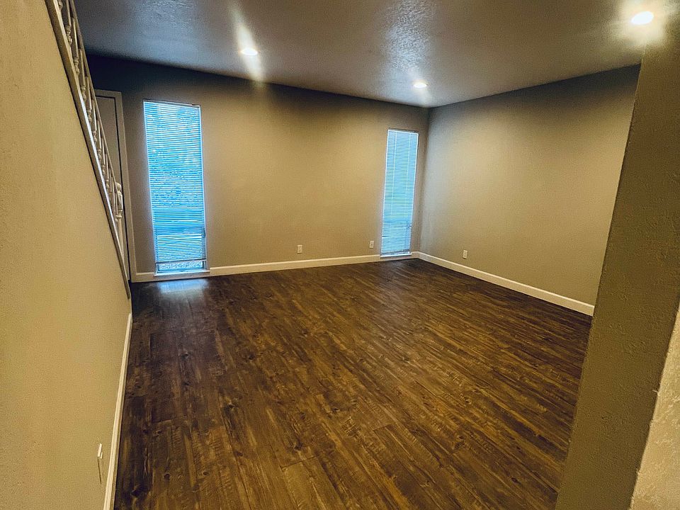 1st image of 2084 Ascot Dr #14