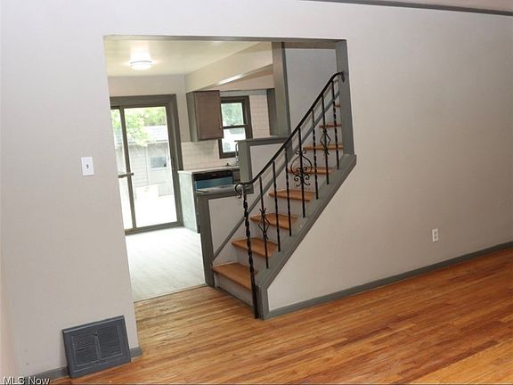 5th image of 13701 Oak Park Blvd
