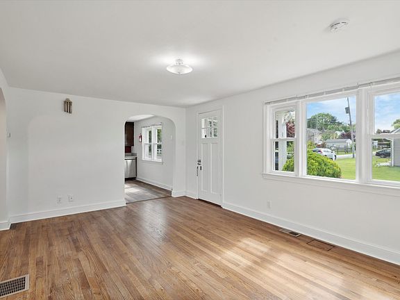 3rd image of 1500 Harmony St