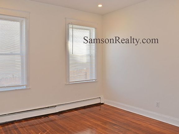4th image of 115 Waterman Ave #1