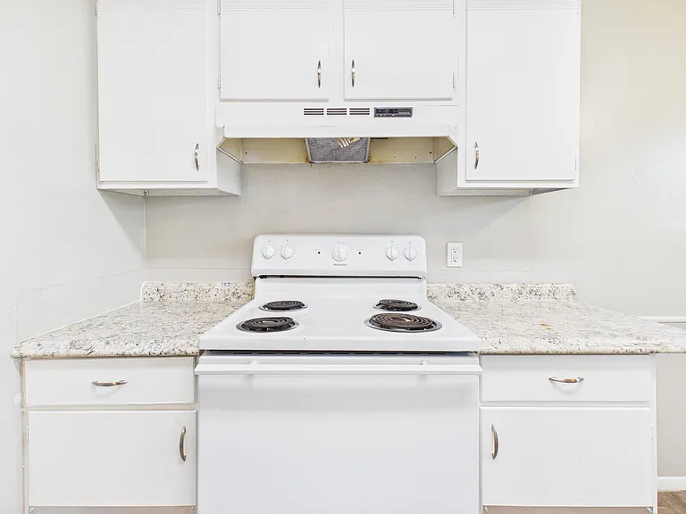 Tanglewood Apartments — Photo 25