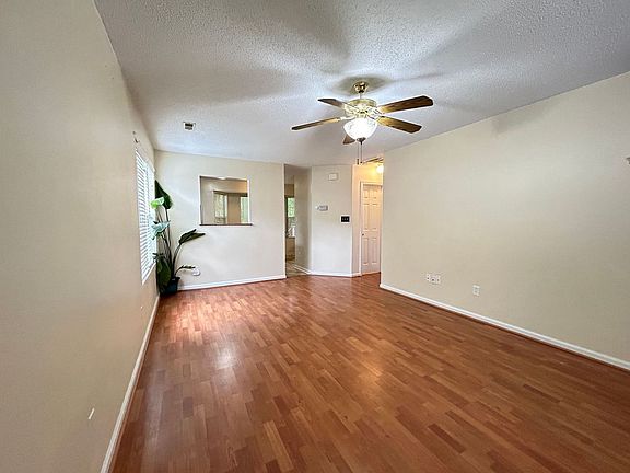 3rd image of 318 Windy Ridge Ln