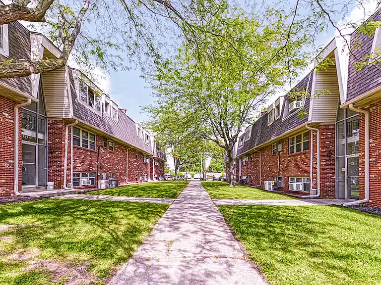 McKaig Court Apartments — Photo 9