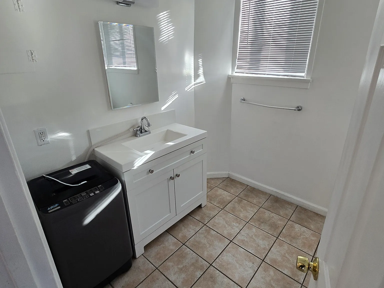 1138 N Parish Pl — Photo 1