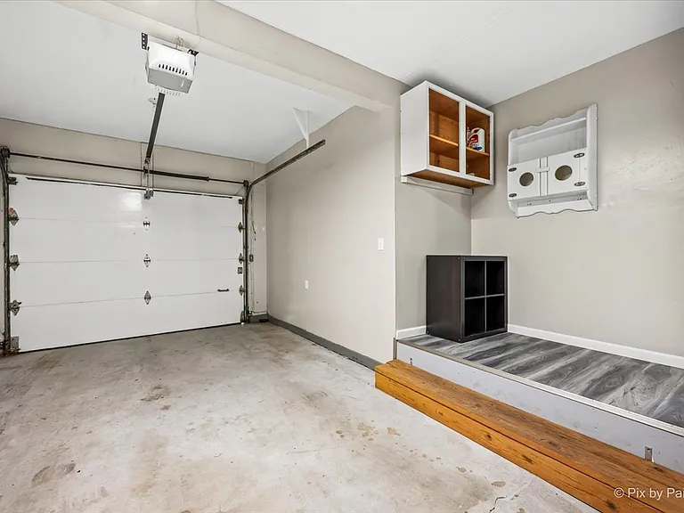 702 N View St — Photo 21
