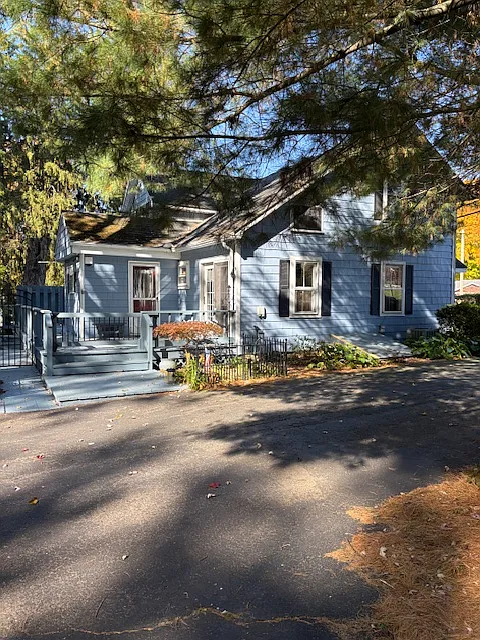 3 bed, 1.5 bath, 1377 sqft, $1,800 — Photo 2