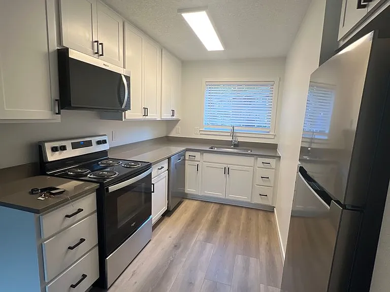 Newly Remodeled Kennedy Park Apartments! — Photo 13