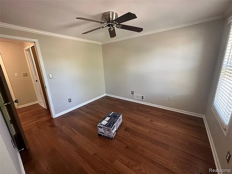 7534 Charrington Dr — Photo 16