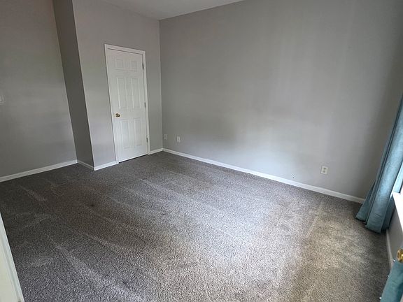 5th image of 130 Sawhorse Dr
