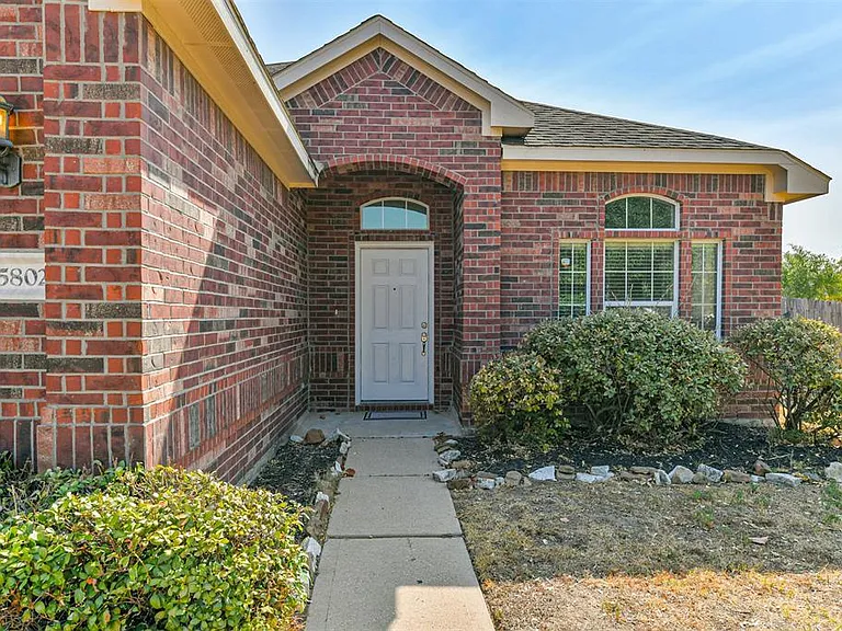 5802 Horse Prairie Dr — Photo 3