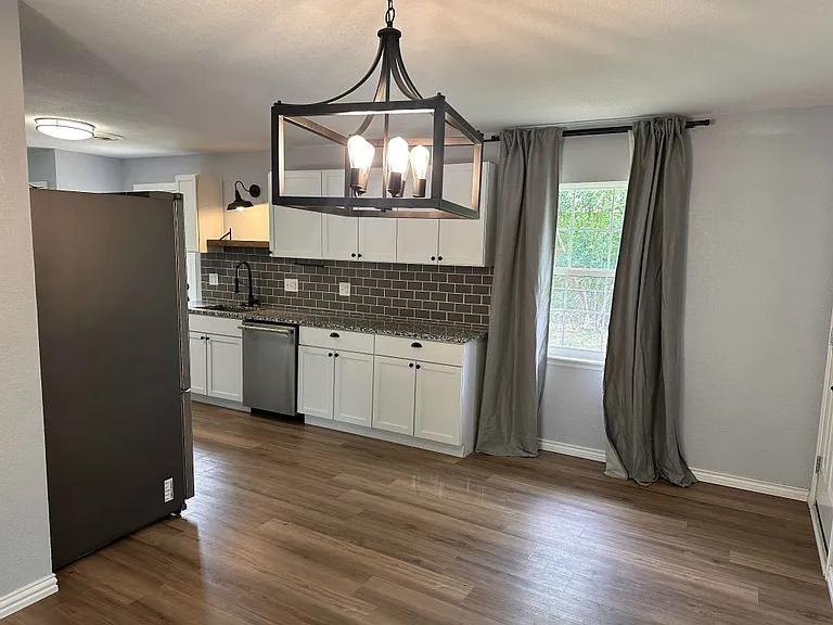 105 E Cherokee Dr — Photo 11