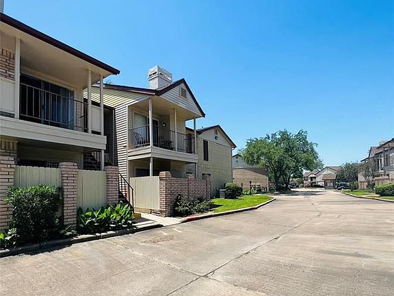 2nd image of 2120 El Paseo St APT 2102