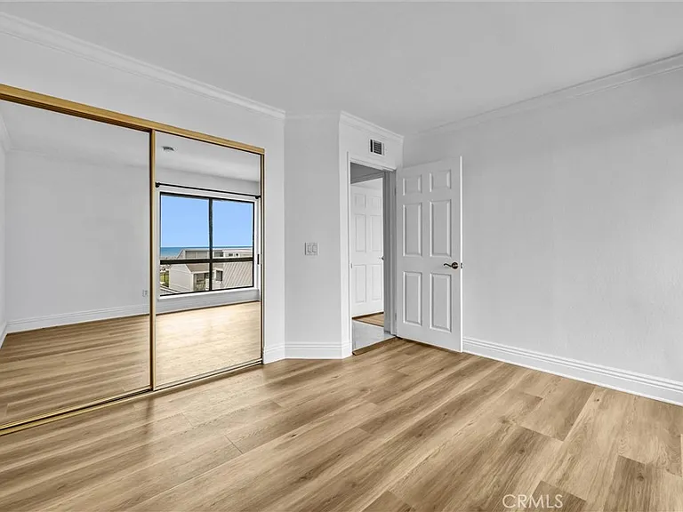 305 Columbia St — Photo 19