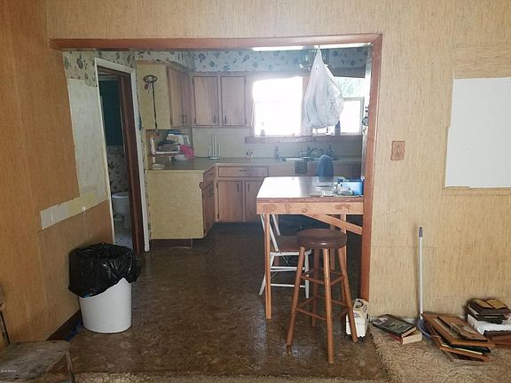 3rd image of 411 Lyon St