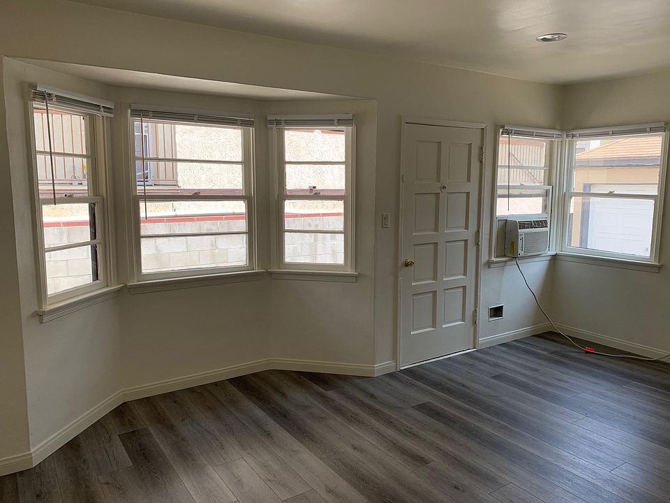 1st image of 1714A W Victory Blvd