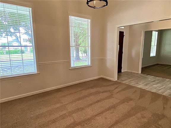 5th image of 1038 Greenwillow Dr