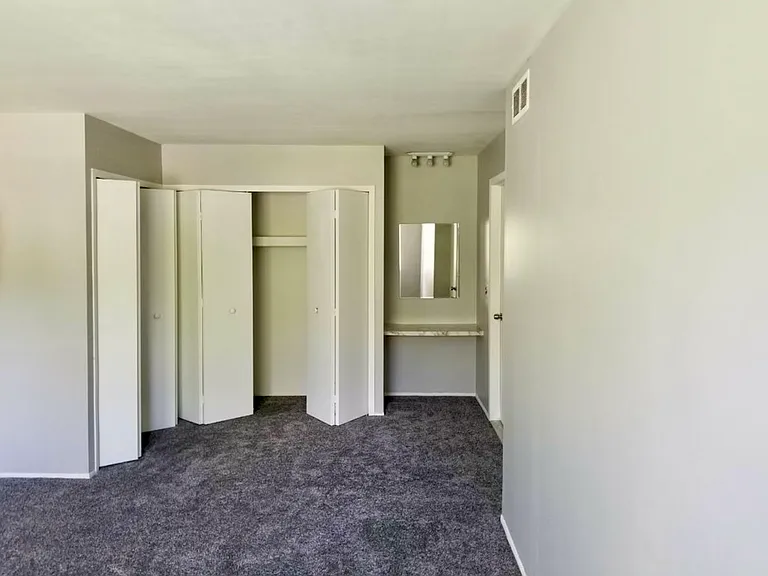 41725 Utica Rd — Photo 12