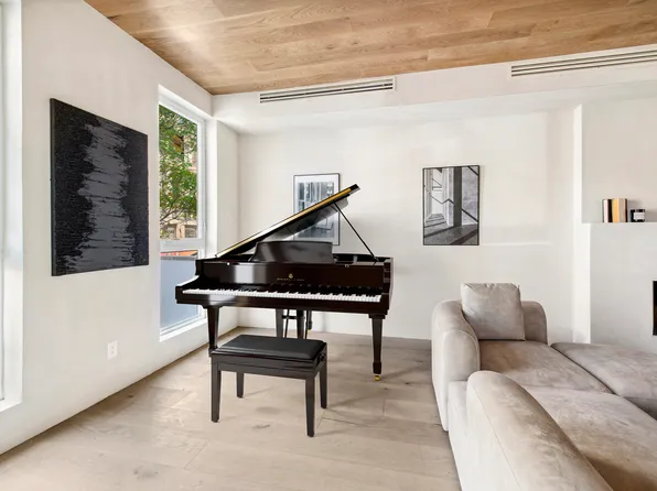 432 Fenimore Street image 2 of 24