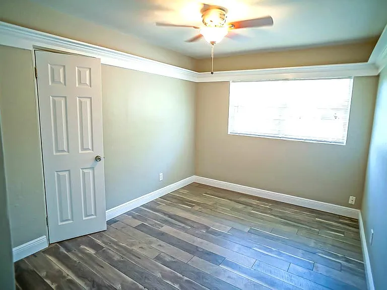 1881 Windsor Dr — Photo 18