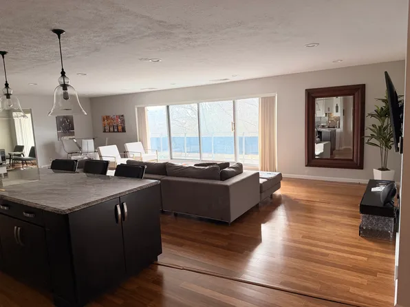 2202 Acacia Park Dr, Lyndhurst, OH 44124