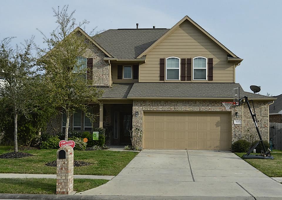 1st image of 717 Almond Pointe