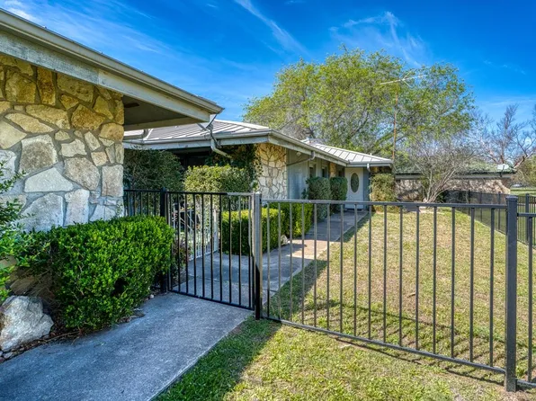 1504 Azure, Horseshoe Bay, TX 78657