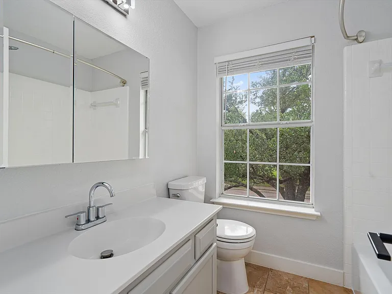 1203 Thackeray Ln — Photo 30