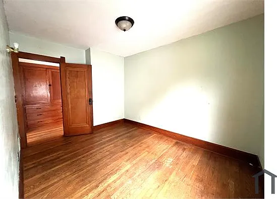 547 E Streicher St — Photo 24