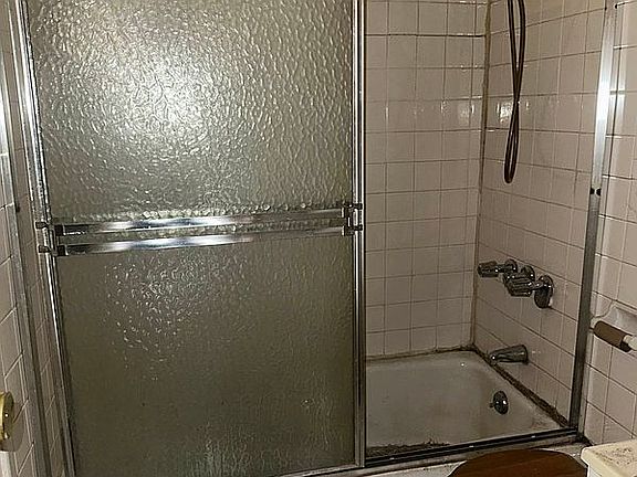 5th image of 343 E 78th St APT 7