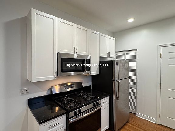 2nd image of 1155 W Lunt Ave #3M