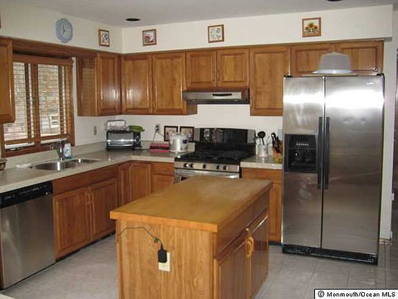 3rd image of 9 Sunny Woods Ln