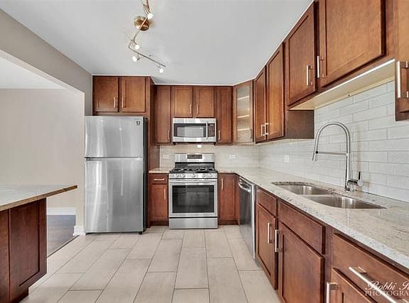 4th image of 977 Cross Creek Dr N #Bb1