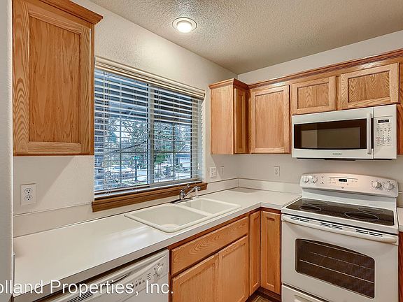 5th image of 803 NE 70th Ave