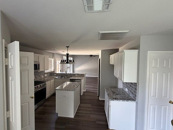 4th image of 1109 Providence Dr