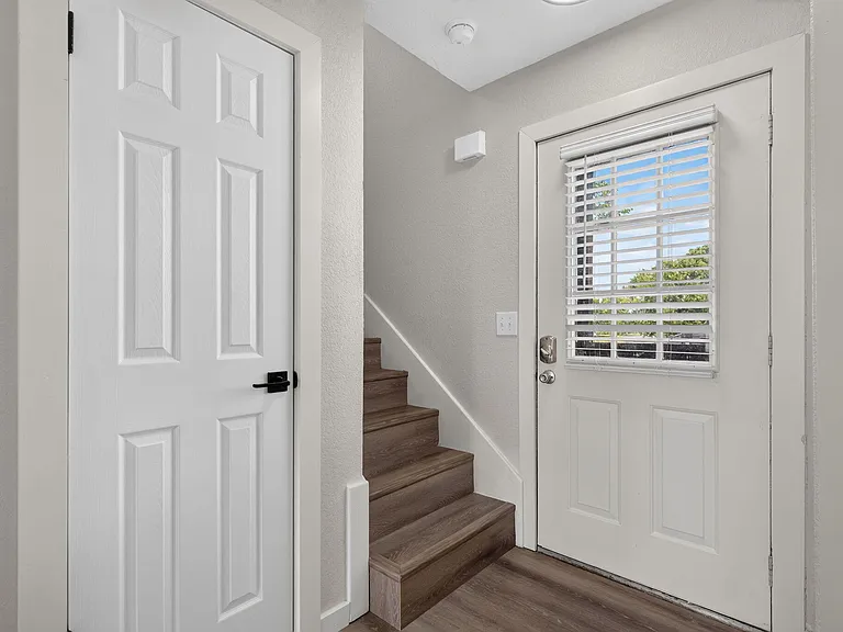 1030 E Elm St — Photo 19