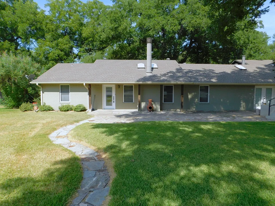 897 John George Ln