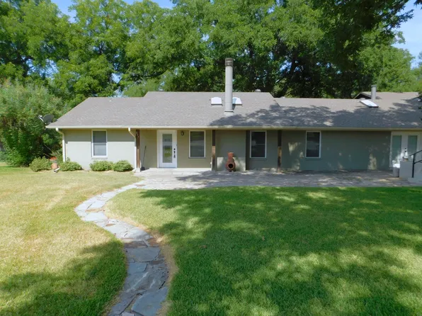 897 John George Ln, Sanger, TX 76266