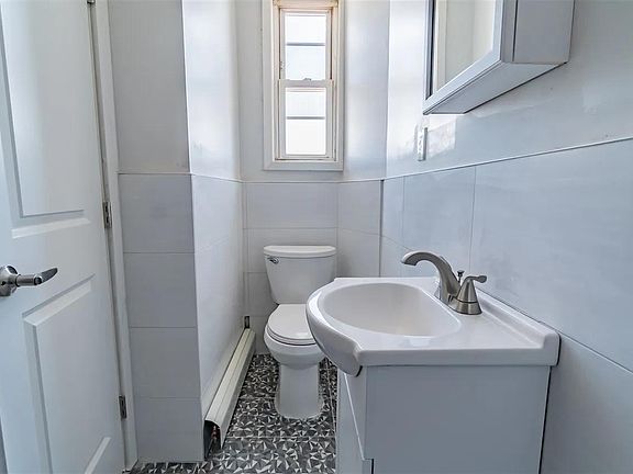 5th image of 312 Sip Ave APT 1