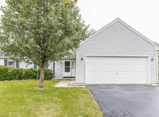 6 Lisa Ct, Lake In The Hills, IL 60156