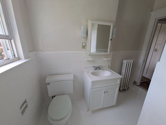 4th image of 182 Elm St #18B