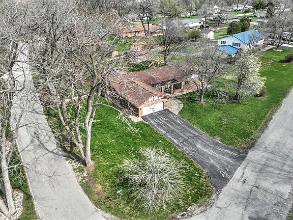 2nd image of 1740 Illini Dr