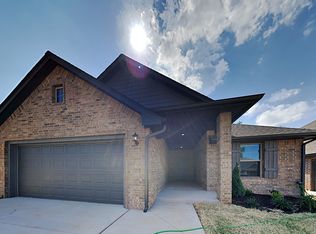 7055 Richardson Ct, Warr Acres, OK 73132