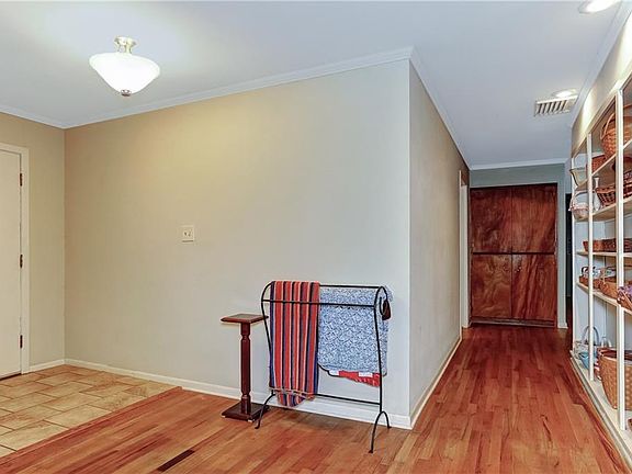 4th image of 708 N McKown Ave