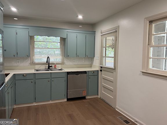 2nd image of 87 Ravenwood Way