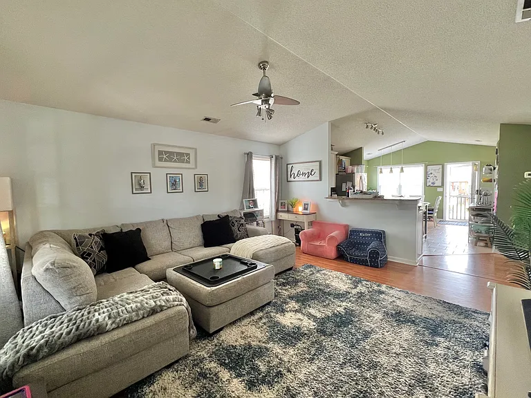 522 Foxfield Ct — Photo 16
