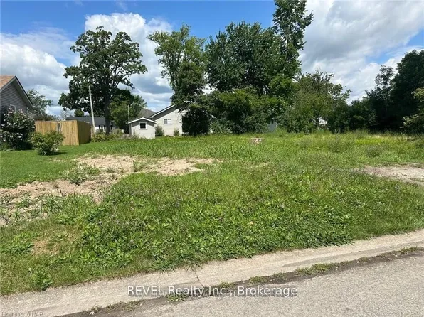 22 Longtent Ave, Fort Erie, ON L2A 1E3