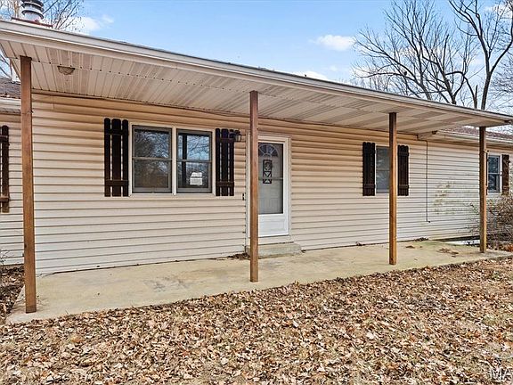 2nd image of 207 Irma Ln
