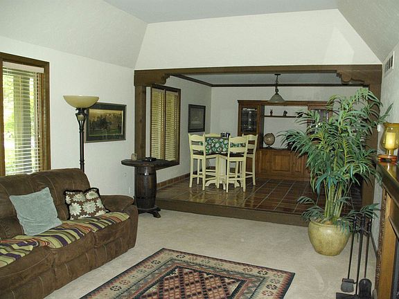 SUNKEN LIVING ROOM W/ DINING ROOM